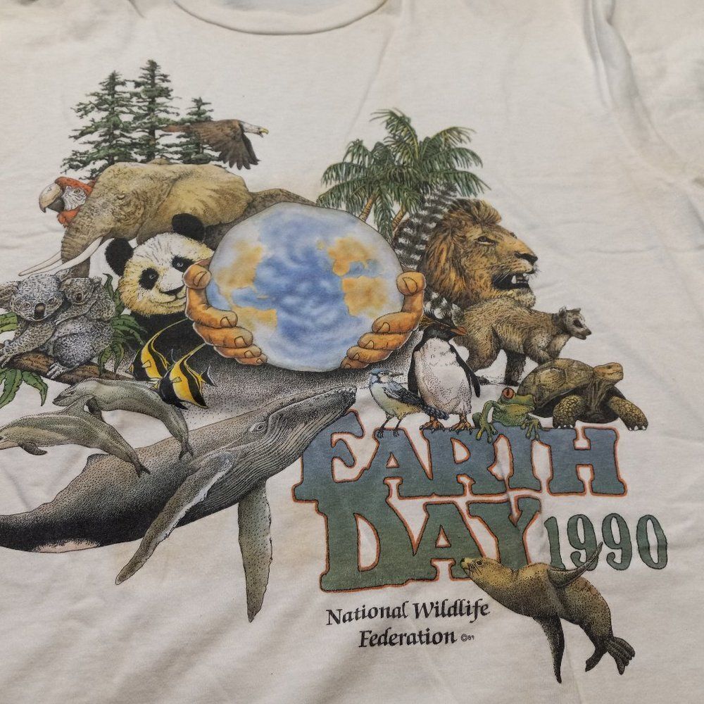 Vintage 1989 Harlequin N.G., Earth Day 1990 Animals graphic Single stitched T…
